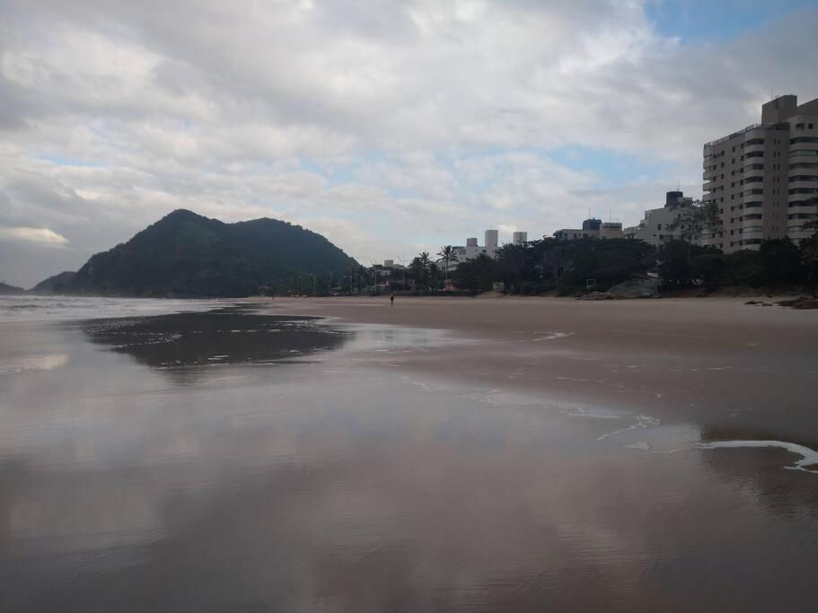 Apto Praia Do Tombo グァルジャー エクステリア 写真