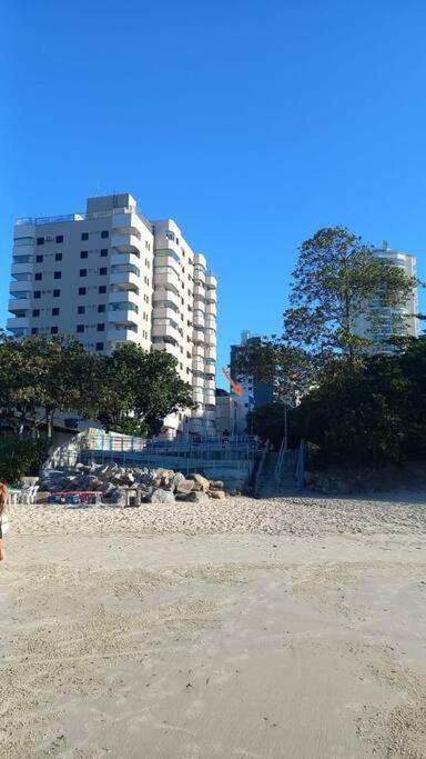 Apto Praia Do Tombo グァルジャー エクステリア 写真