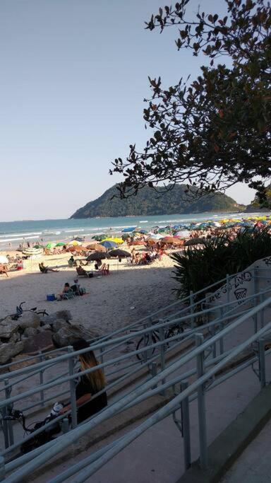 Apto Praia Do Tombo グァルジャー エクステリア 写真